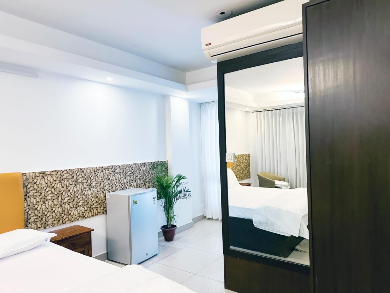 Hotel Blueberry Нью-Делі Екстер'єр фото