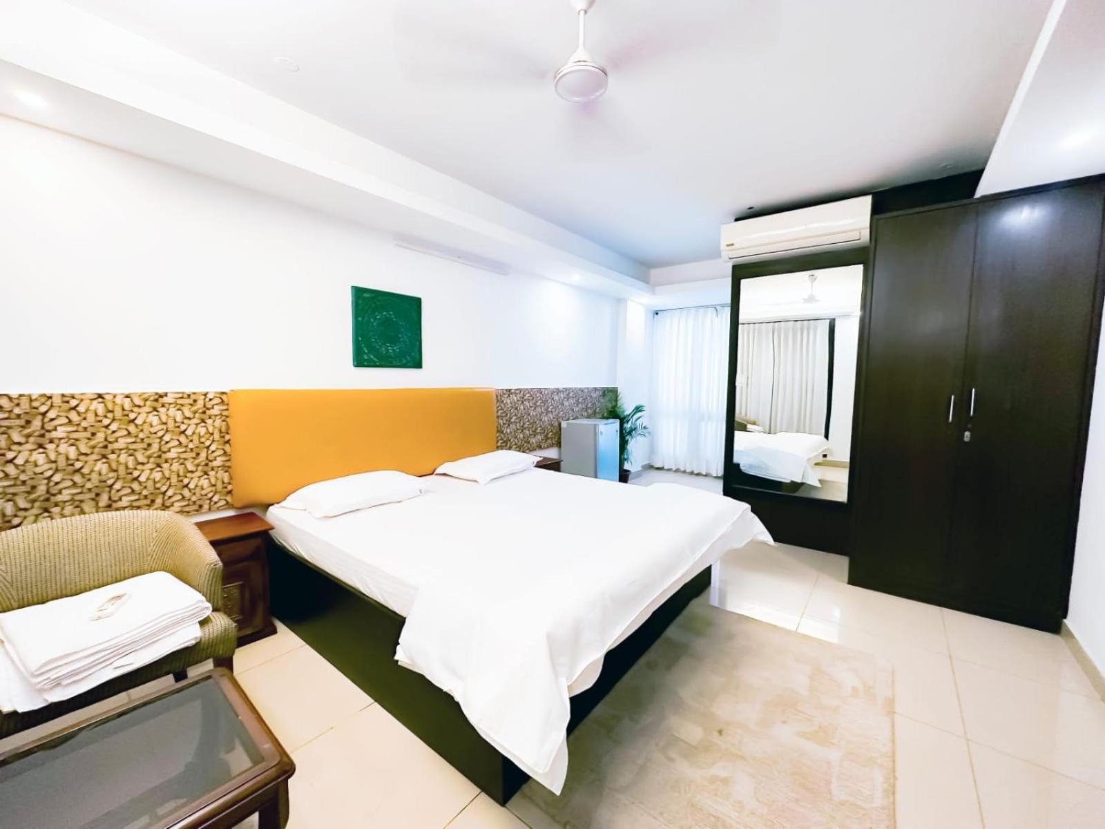 Hotel Blueberry Нью-Делі Екстер'єр фото