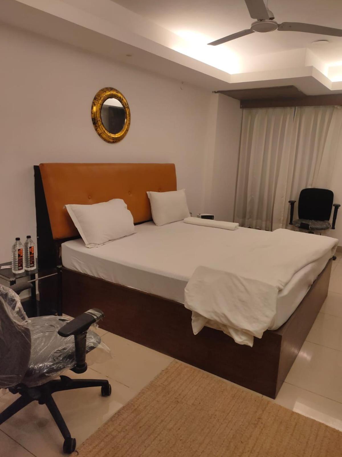 Hotel Blueberry Нью-Делі Екстер'єр фото