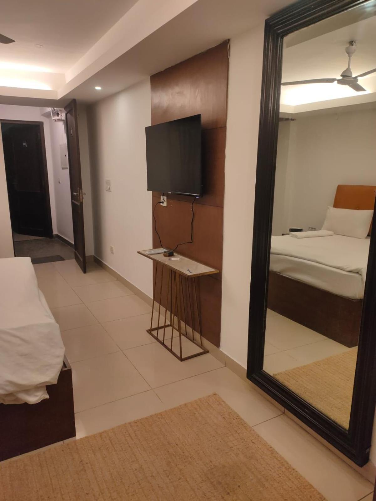Hotel Blueberry Нью-Делі Екстер'єр фото